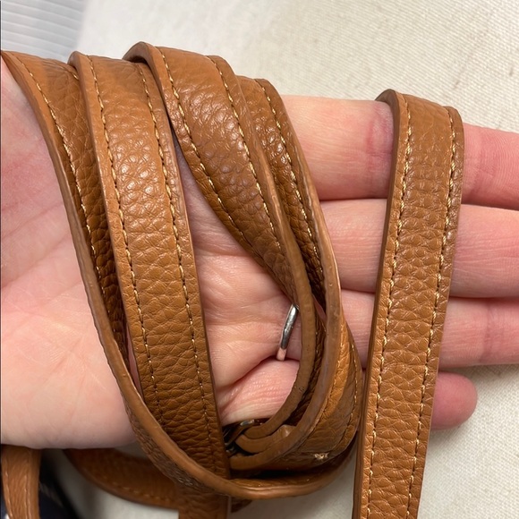 Thirty-One Blue and White Geometric Crossbody Bag - Picture 8 of 10